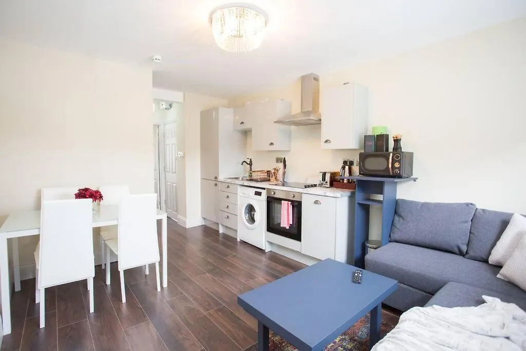 Stylish-1 Bedroom Flat Close To Brighton Beach